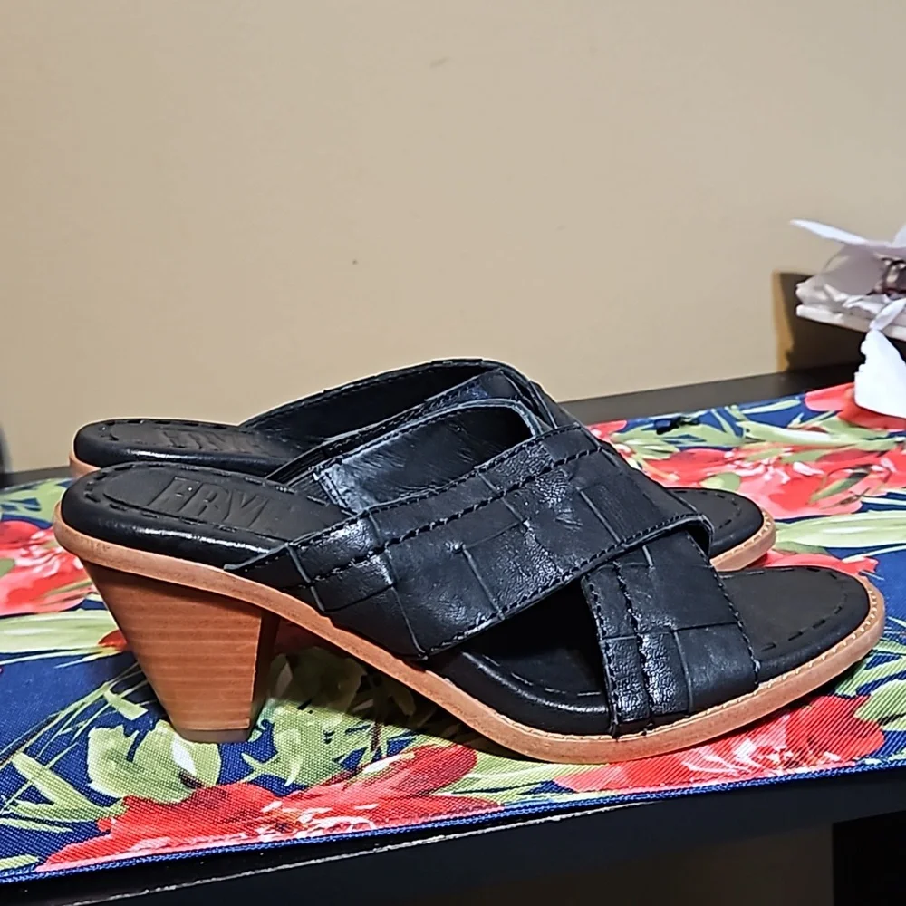 NEW Frye Leather Sandals - Picture 3 of 11